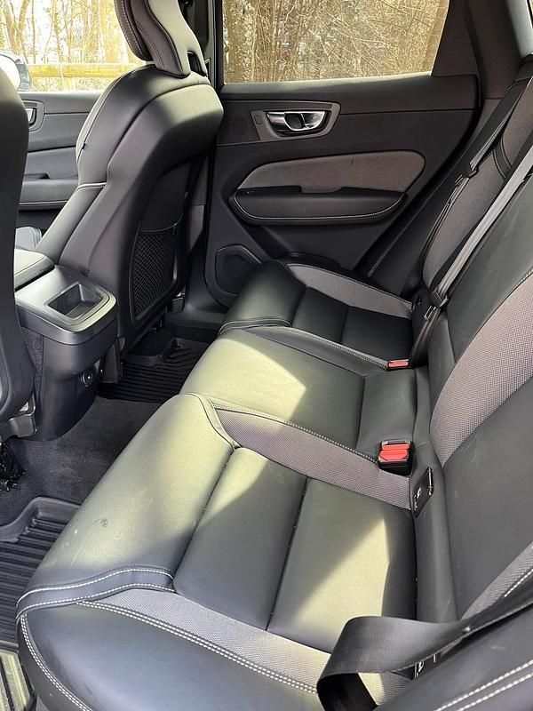 Gebraucht Volvo XC60 R-Design 198 PS (145 kW) 2021 Weiß SUV