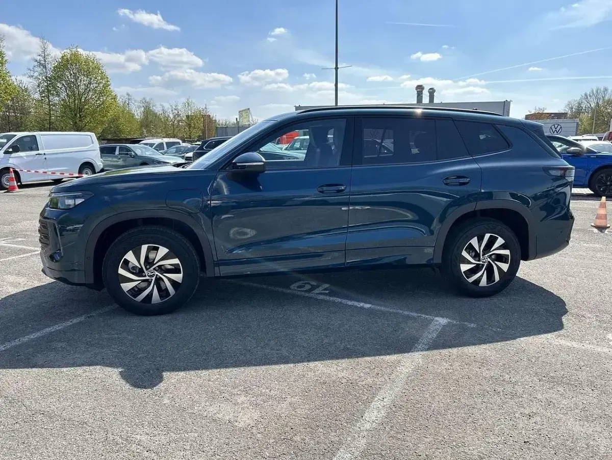 Neu VW Tayron Life 150 PS (110 kW) 2026 Blau SUV