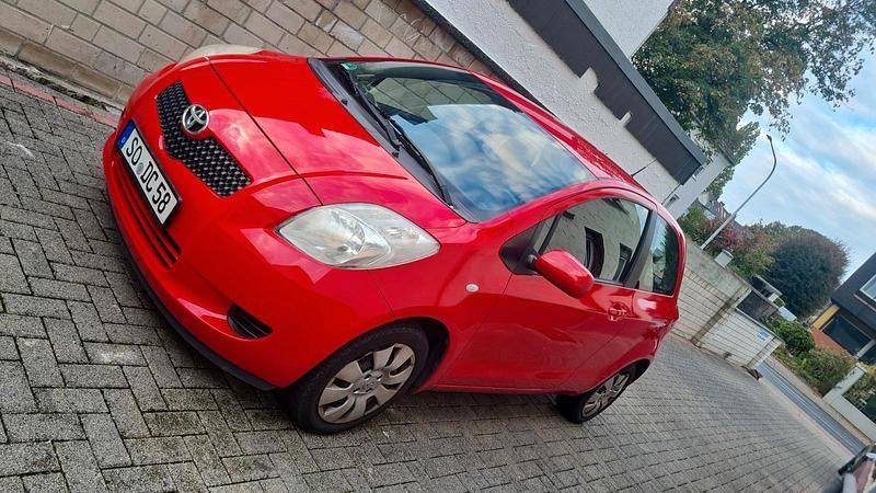 Rot Gebraucht 2006 Toyota Yaris Kleinwagen | 1.899 € (Teuer) - Bild 1/4
