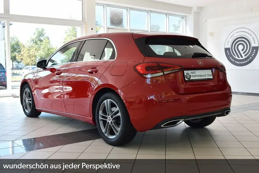 Gebraucht Mercedes A180 116 PS (85 kW) 2019 Rot Limousine