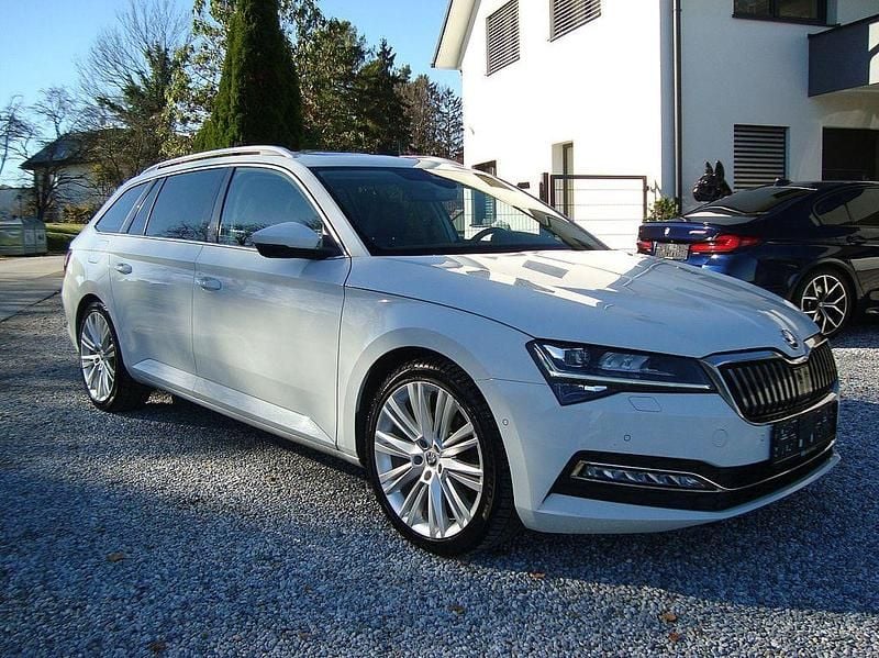 Weiß Gebraucht 2020 Skoda Superb Kombi | 21.450 € (Etwas zu teuer) - Bild 1/4