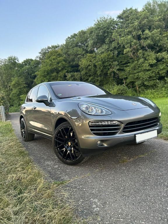 Grau Gebraucht 2012 Porsche Cayenne SUV | 22.999 € (Teuer) - Bild 1/4