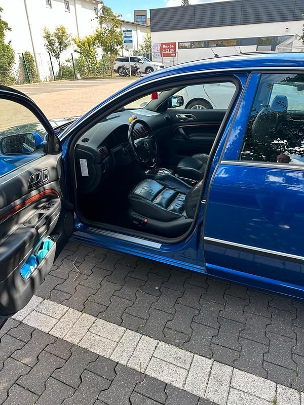 Second-hand Skoda Superb 193 CP (141 kW) 2003 Albastru Berlinǎ