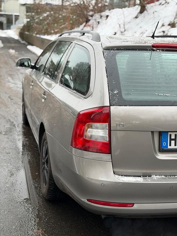 Gebraucht Skoda Octavia 206 PS (151 kW) 2011 Silber Kombi