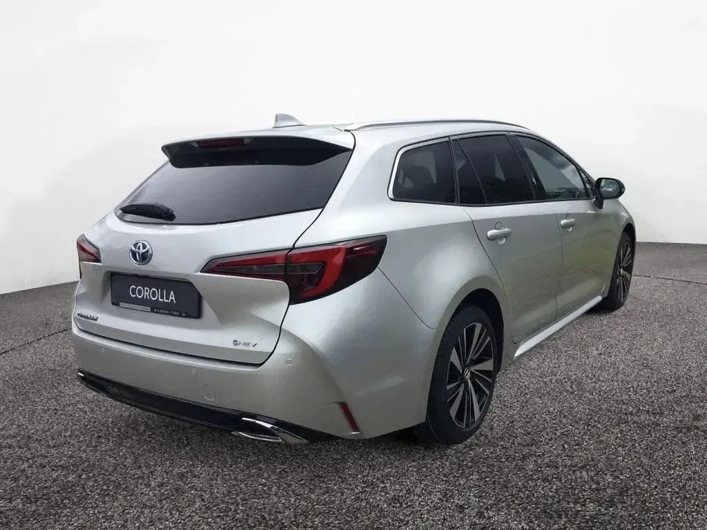 Neu Toyota Corolla 196 PS (144 kW) 2026 Silber Kombi