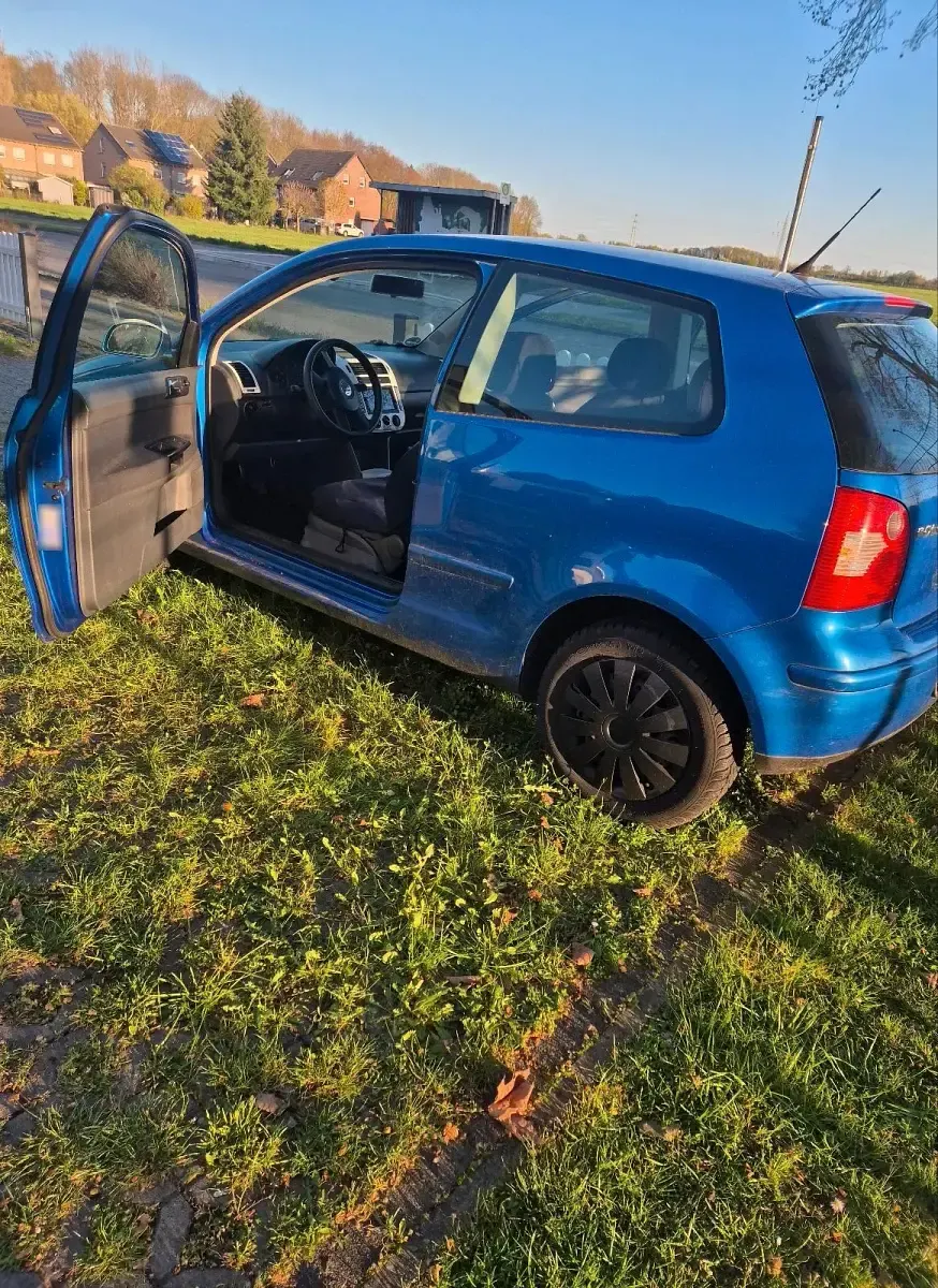 Second-hand VW Polo 80 CP (58 kW) 2004 Albastru Hatchback