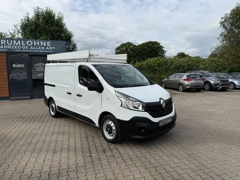 Gebraucht Renault Trafic Komfort 145 PS (106 kW) 2017 Weiß Van / Kleinbus