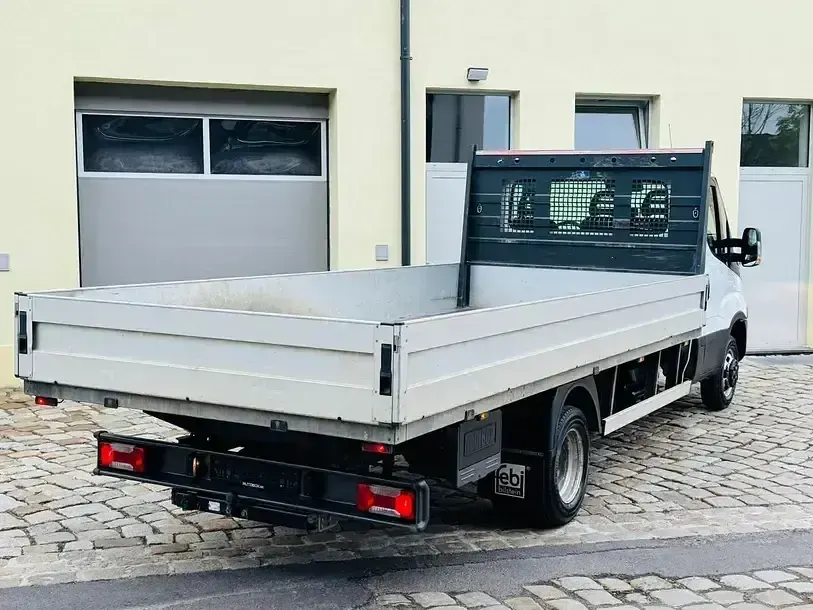 Usado Iveco Daily 150 CV (110 kW) 2019 Blanco Van