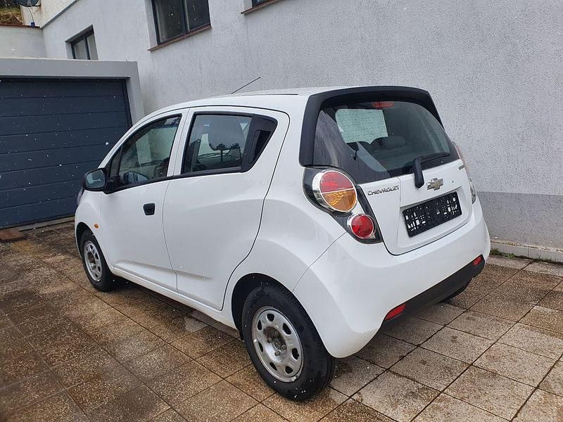 Gebraucht Chevrolet Spark 68 PS (50 kW) 2011 Weiß Kleinwagen