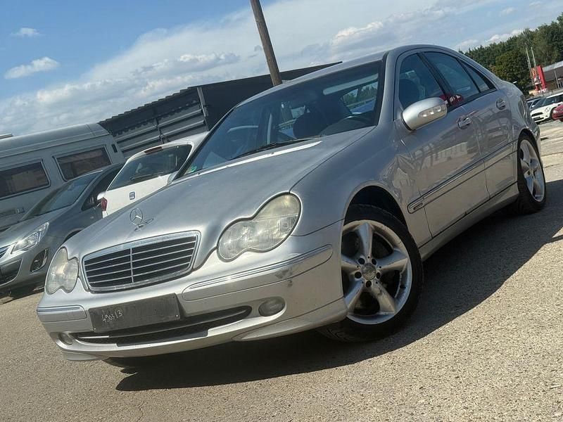 Silber Gebraucht 2003 Mercedes C180 Limousine | 900 € (Teuer) - Bild 1/4