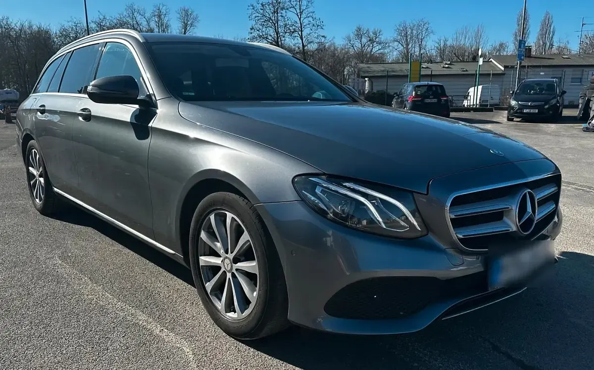Gebraucht Mercedes E220 194 PS (142 kW) 2017 Grau Kombi