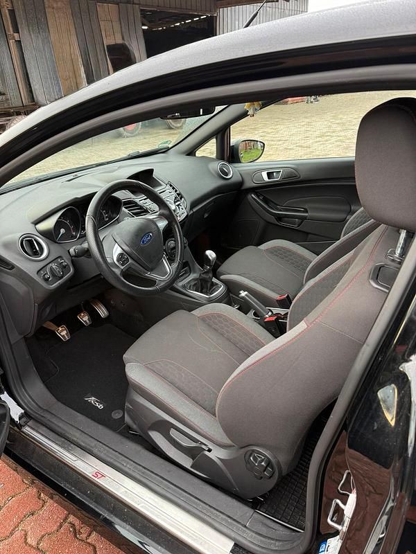Gebraucht Ford Fiesta ST-Line 140 PS (102 kW) 2016 Schwarz Kleinwagen