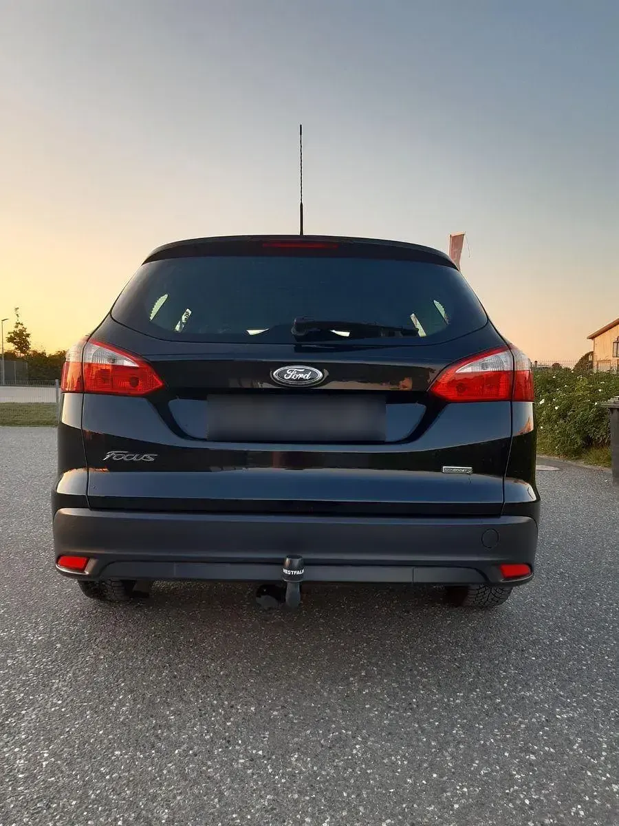 Gebraucht Ford Focus Ambiente 101 PS (74 kW) 2014 Schwarz Kombi