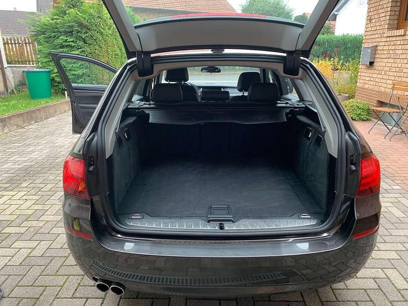 Braun Gebraucht 2017 BMW 520 Kombi | 16.990 € (Superpreis) - Bild 1/4
