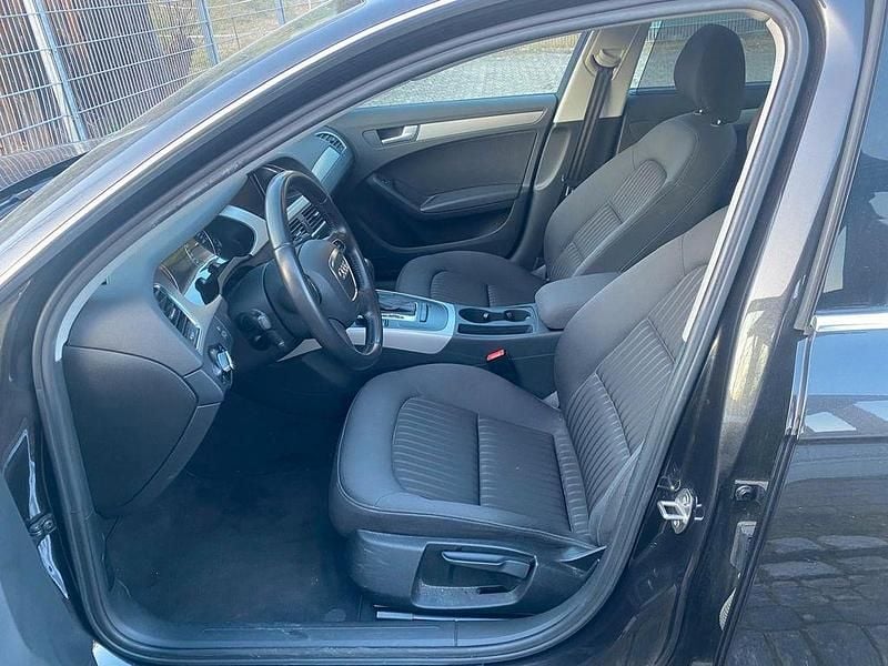 Gebraucht Audi A4 Ambiente 160 PS (117 kW) 2011 Grau Limousine