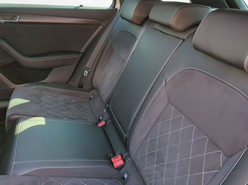 Gebraucht Skoda Superb SportLine 190 PS (139 kW) 2022 Moonweißmetallic Kombi