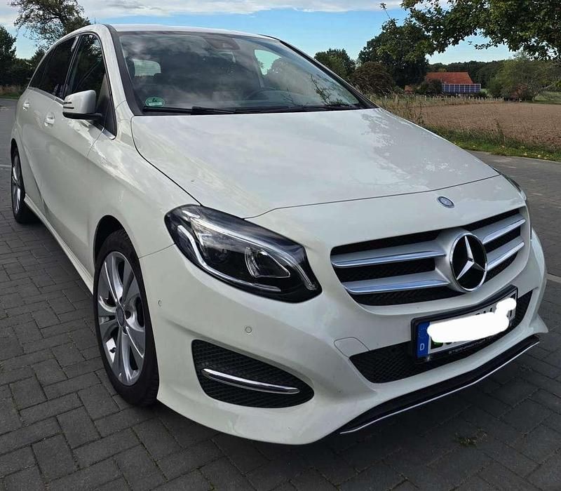 Weiß Gebraucht 2016 Mercedes B200 Business Van / Kleinbus | 15.999 € (Etwas zu teuer) - Bild 1/4