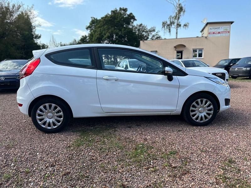 Gebraucht Ford Fiesta Trend 75 PS (55 kW) 2017 Weiß Kleinwagen