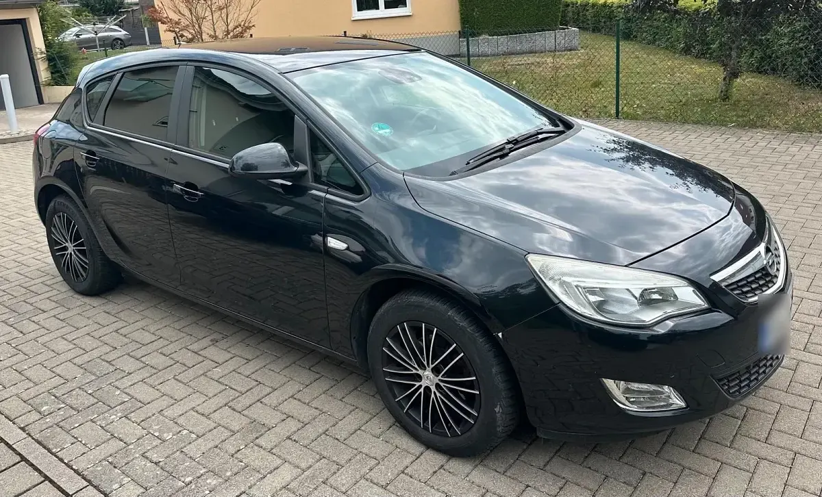Gebraucht Opel Astra 120 PS (88 kW) 2011 Schwarz Limousine