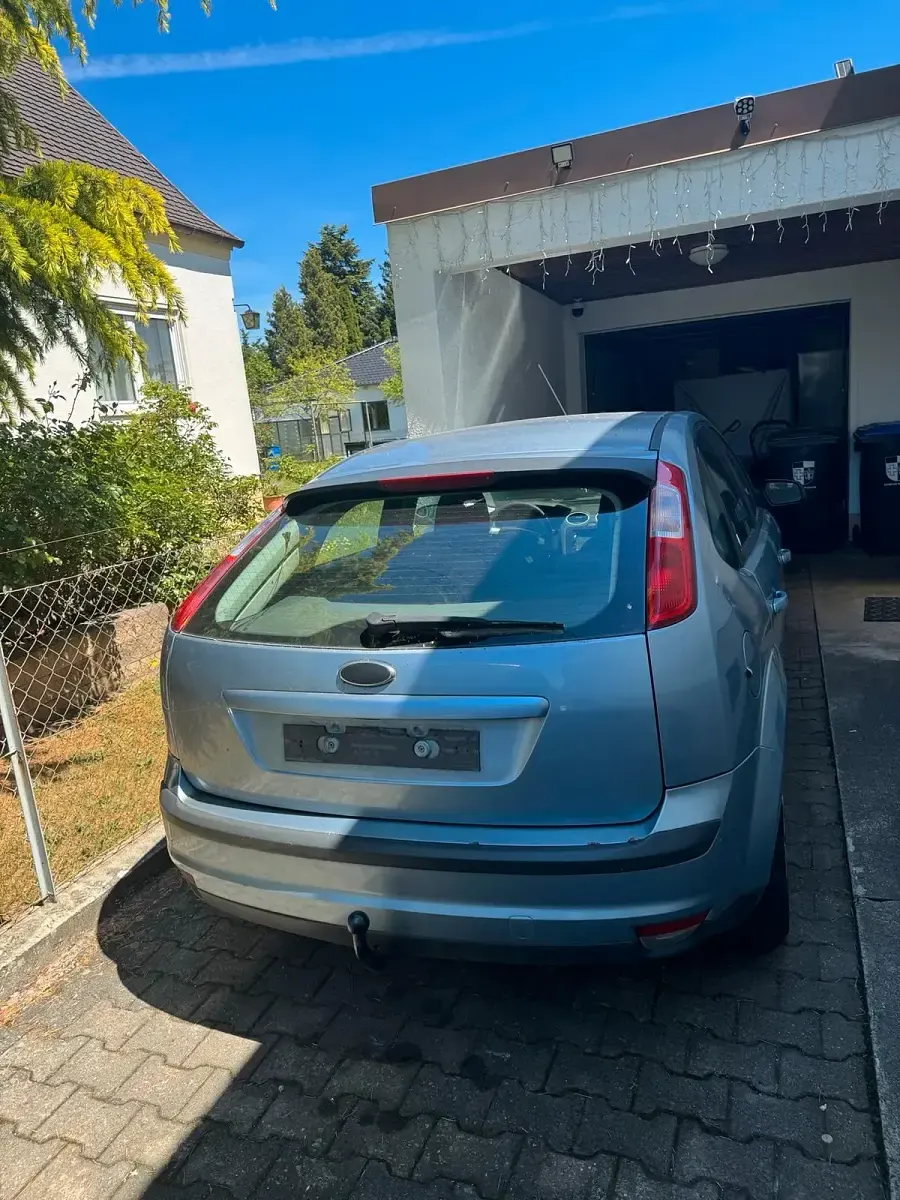 Gebraucht Ford Focus 90 PS (66 kW) 2005 Blau Kleinwagen