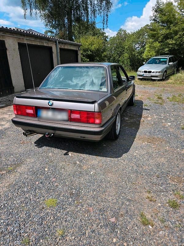 Brugt BMW 320 129 HK (94 kW) 1988 Beige Sedan