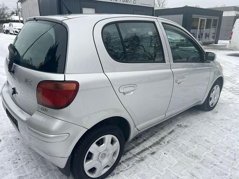 Gebraucht Toyota Yaris 87 PS (63 kW) 2005 Silber Limousine
