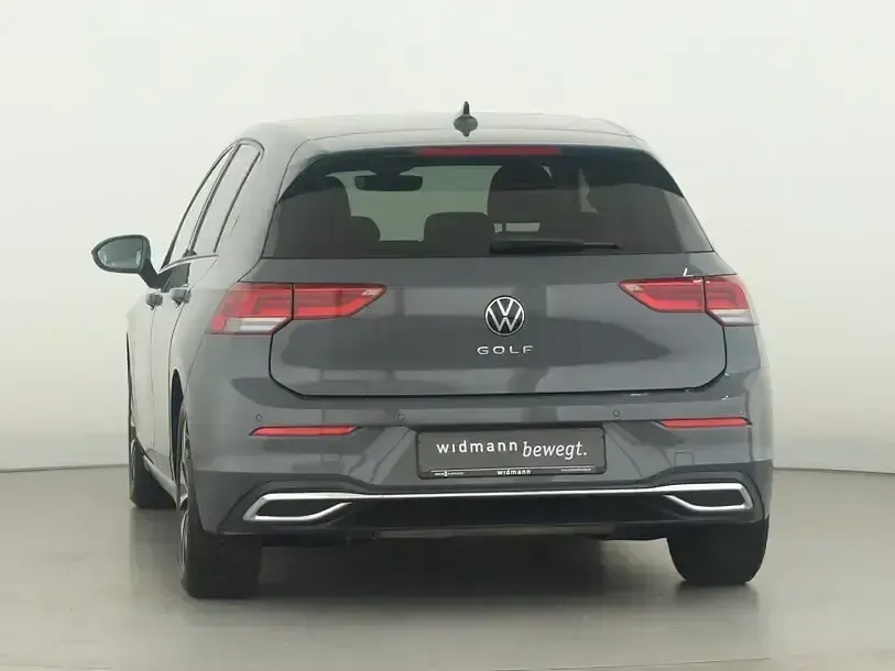 Gebraucht VW Golf VIII Move 150 PS (110 kW) 2023 Delfingrau (metallic) Limousine