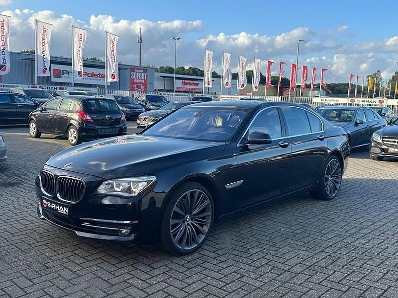 Schwarz Gebraucht 2015 BMW 730 Performance Limousine | 15.950 € (Fairer Preis) - Bild 1/4