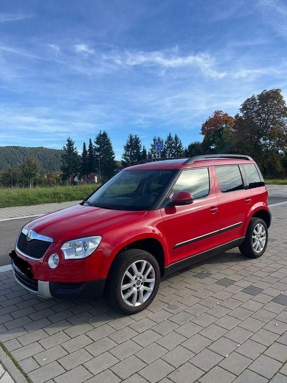Rot Gebraucht 2013 Skoda Yeti Plus Edition SUV | 8.900 € (Superpreis) - Bild 1/4