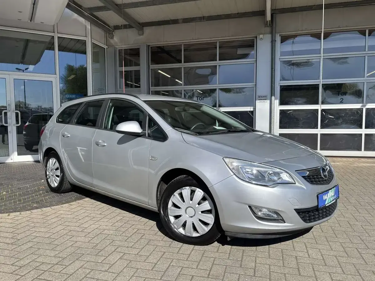 Gebraucht Opel Astra Selection 95 PS (69 kW) 2011 Silber Kombi
