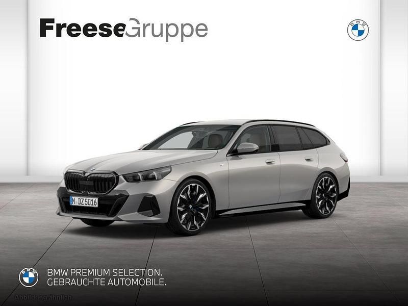 Grau Gebraucht 2024 BMW 520 M Sport | 62.990 € - Bild 1/4