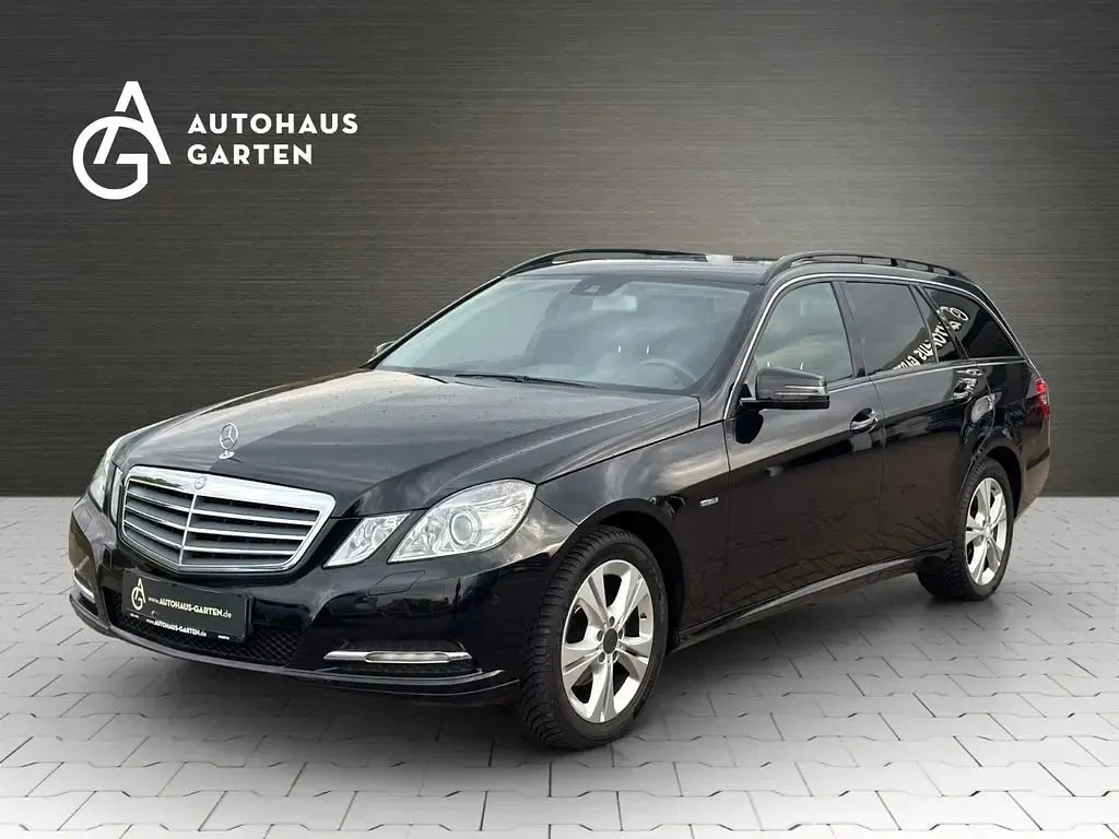 Second-hand Mercedes E200 184 CP (135 kW) 2010 Negru Berlinǎ