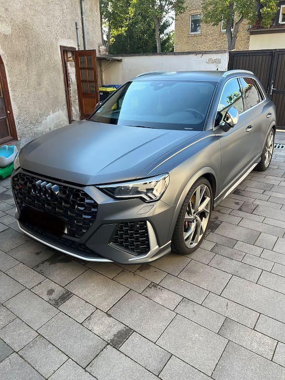 Grau Gebraucht 2020 Audi RS Q3 Sport SUV | 41.999 € (Superpreis) - Bild 1/4