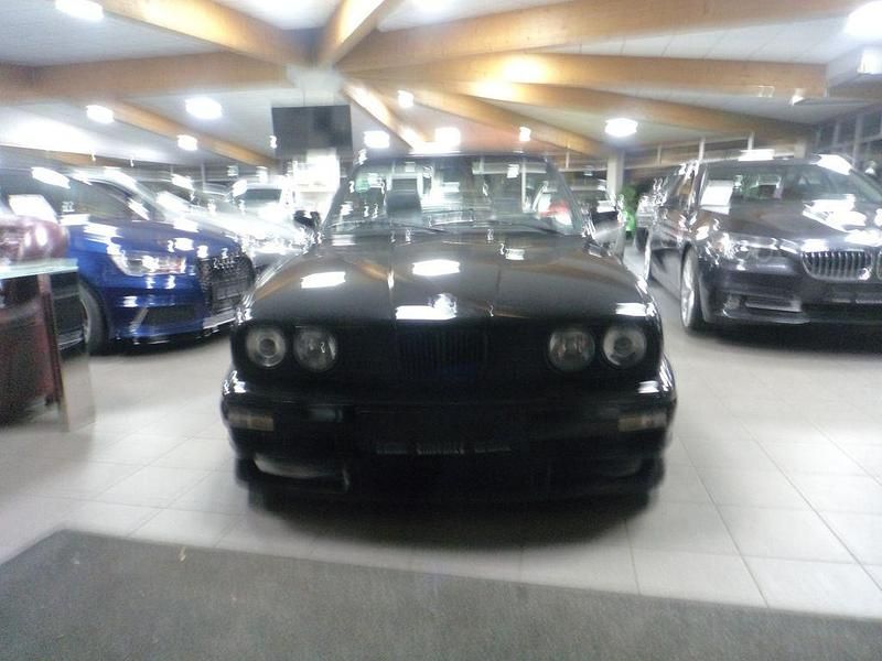 Gebraucht BMW 325 Cabriolet Performance 171 PS (125 kW) 1988 Schwarz Cabrio