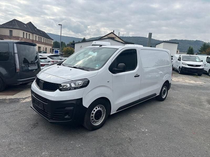 Weiß Gebraucht 2023 Fiat Scudo Van / Kleinbus | 19.999 € (Guter Preis) - Bild 1/4