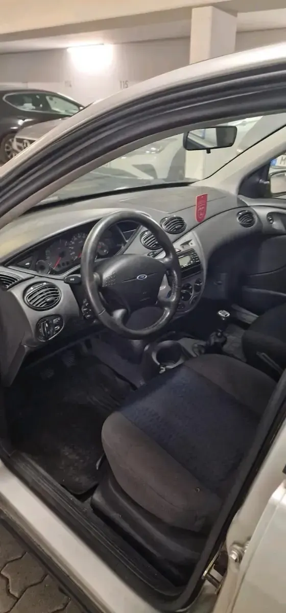 Gebraucht Ford Focus 90 PS (66 kW) 2001 Silber Limousine