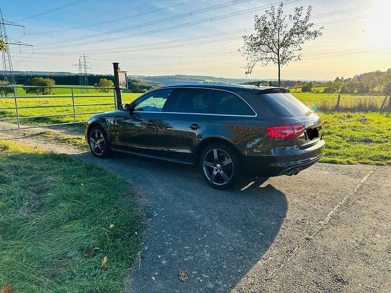 Gebraucht Audi A4 S-Line 177 PS (130 kW) 2013 Braun Kombi