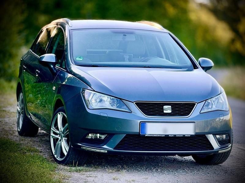 Grau Gebraucht 2013 Seat Ibiza ST Kombi | 3.450 € (Guter Preis) - Bild 1/4