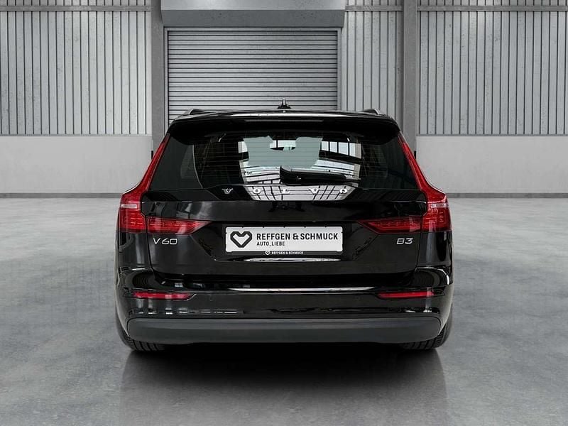 Gebraucht Volvo V60 163 PS (119 kW) 2022 Black stone Kombi
