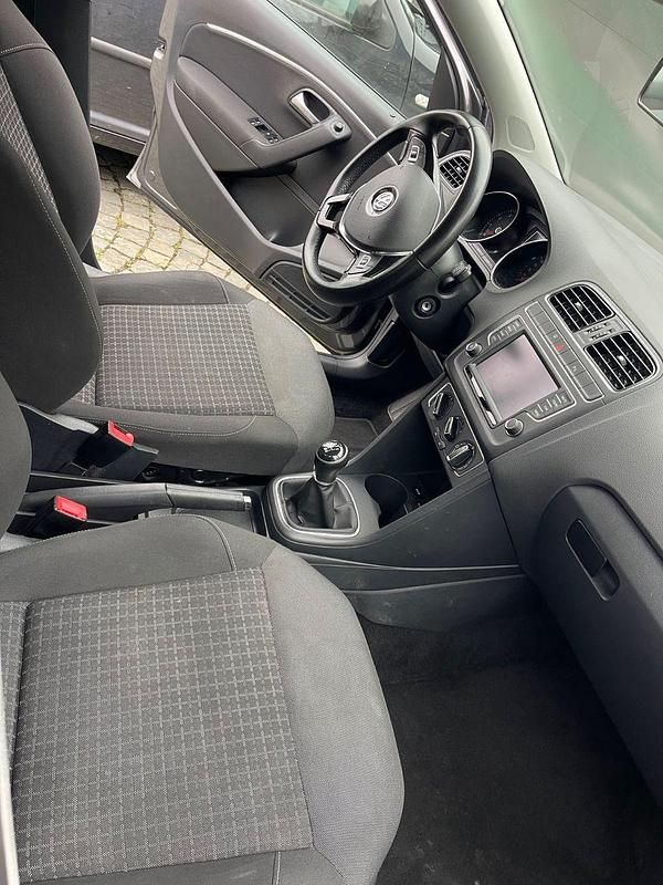 Gebraucht VW Polo 75 PS (55 kW) 2017 Grau Kleinwagen