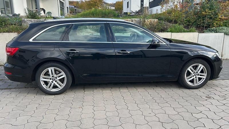 Schwarz Gebraucht 2019 Audi A4 Design Kombi | 16.300 € (Superpreis) - Bild 1/4