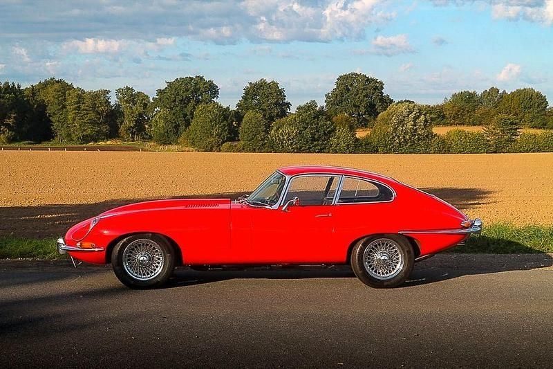 Second-hand Jaguar E-Type 265 CP (194 kW) 1968 Roșu Coupe