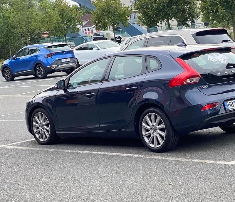 Andere farben Gebraucht 2015 Volvo V40 You! Kombi | 10.500 € (Fairer Preis) - Bild 1/4