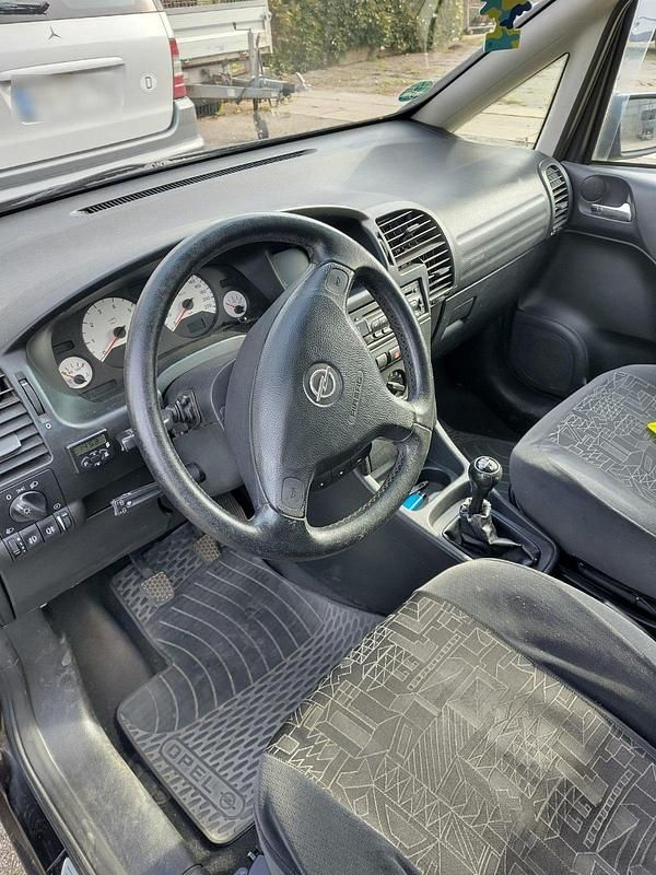 Gebraucht Opel Zafira 92 PS (67 kW) 2001 Schwarz Van / Kleinbus