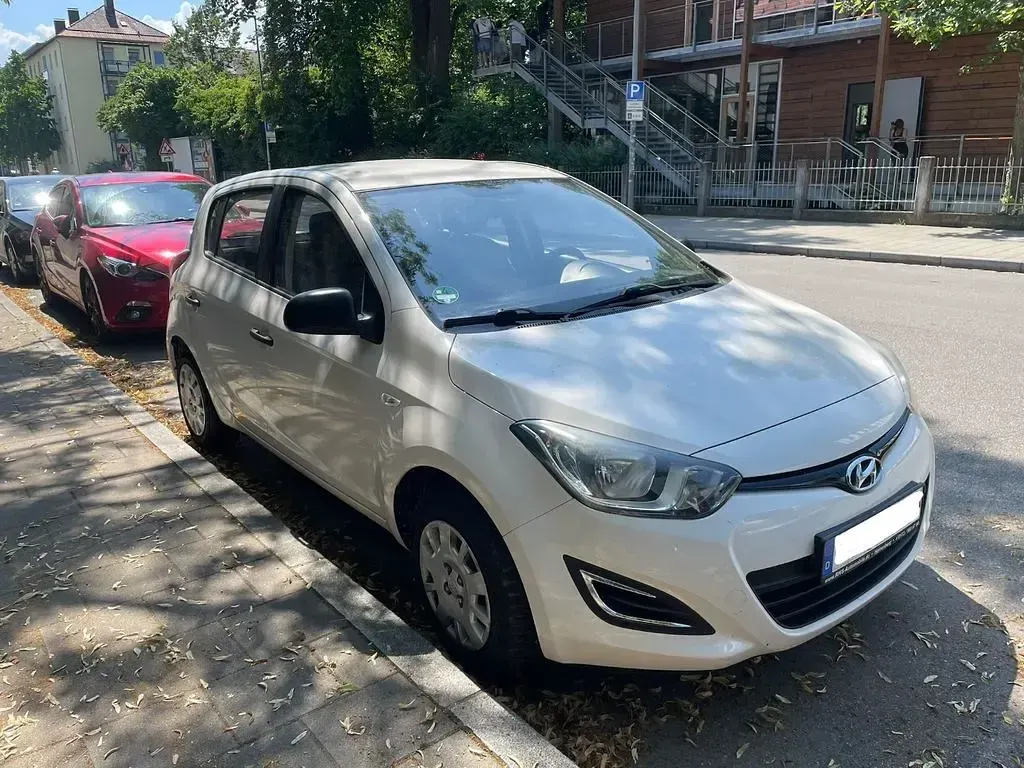 Gebraucht Hyundai i20 Edition 86 PS (63 kW) 2013 Weiß Kleinwagen
