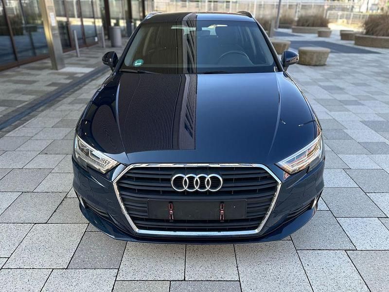 Gebraucht Audi A3 Sport 116 PS (85 kW) 2017 Blau Limousine