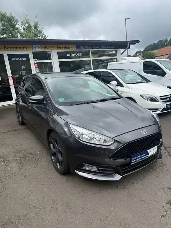 Gebraucht Ford Focus ST 250 PS (183 kW) 2017 Grau Limousine
