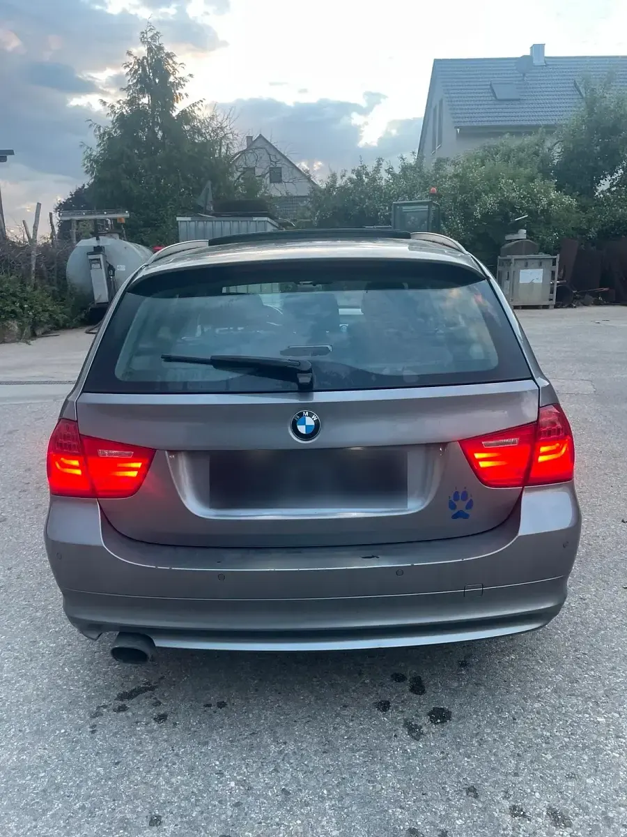 Gebraucht BMW 320 184 PS (135 kW) 2010 Grau Kombi