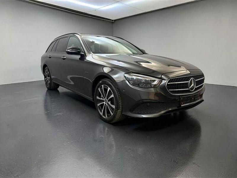 Gebraucht Mercedes E300 Avantgarde 194 PS (142 kW) 2021 Grau Limousine