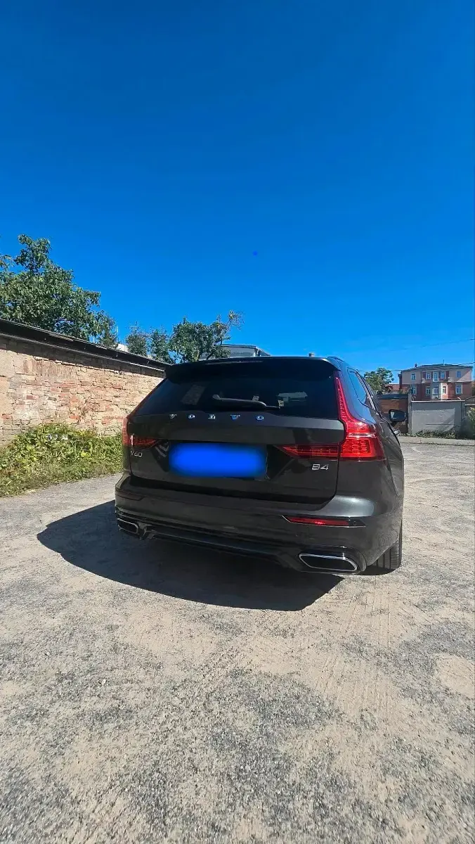 Gebraucht Volvo V60 197 PS (144 kW) 2022 Grau Kombi